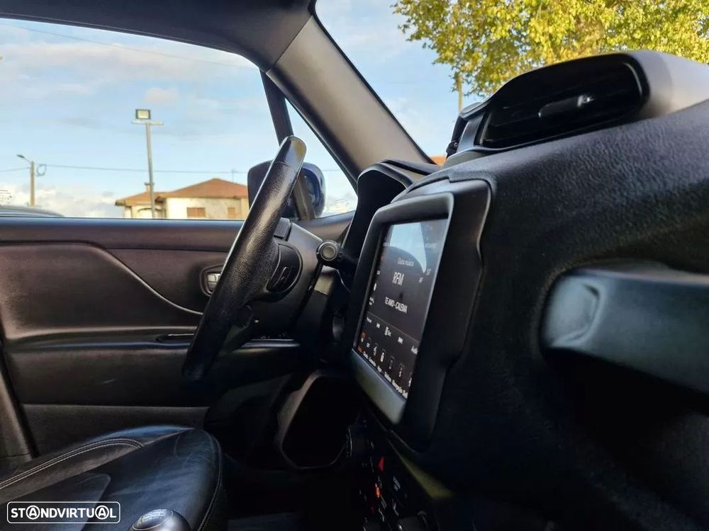 Jeep Renegade 1.0 T Limited - 38