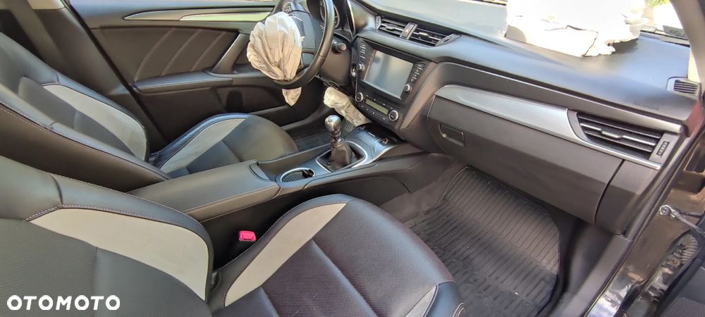 Toyota Avensis 2.0 D-4D Prestige - 24