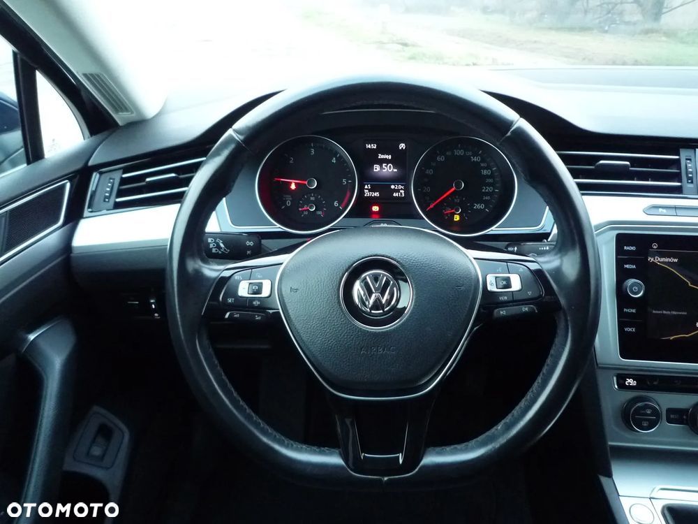 Volkswagen Passat 2.0 TDI SCR Comfortline - 22
