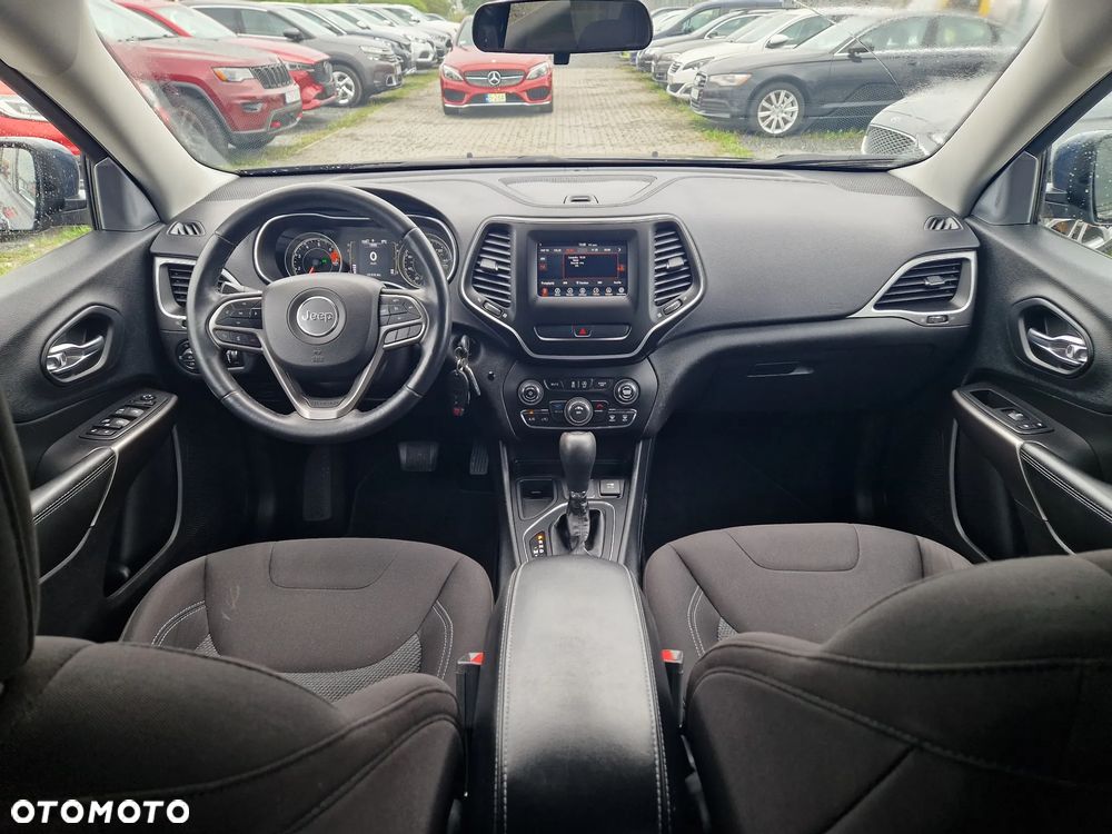 Jeep Cherokee - 24