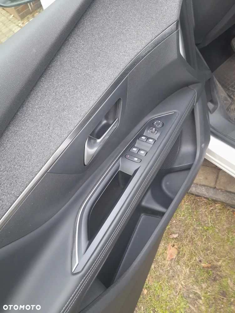 Peugeot 5008 1.2 PureTech Allure S&S EAT8 - 7