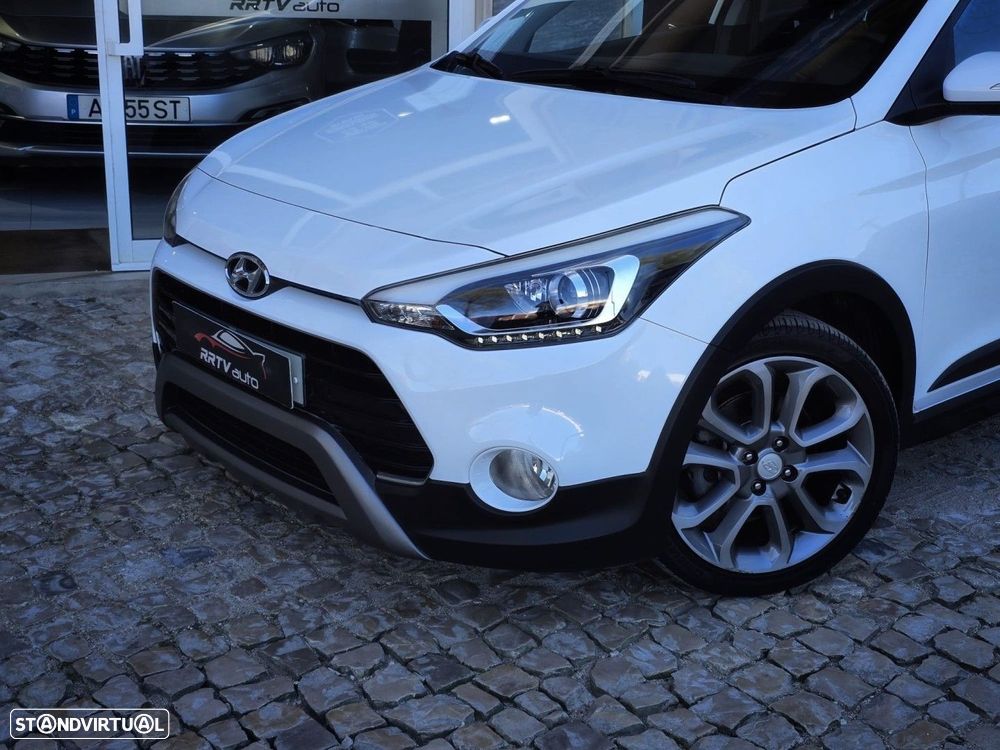 Hyundai i20 Active 1.4 CRDi Comfort Navi - 13