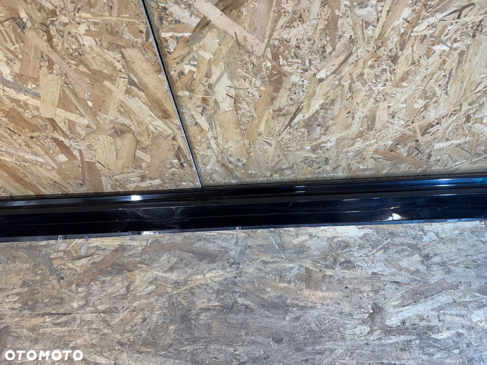 Prawa listwa progowa Renault megane e tech - 3