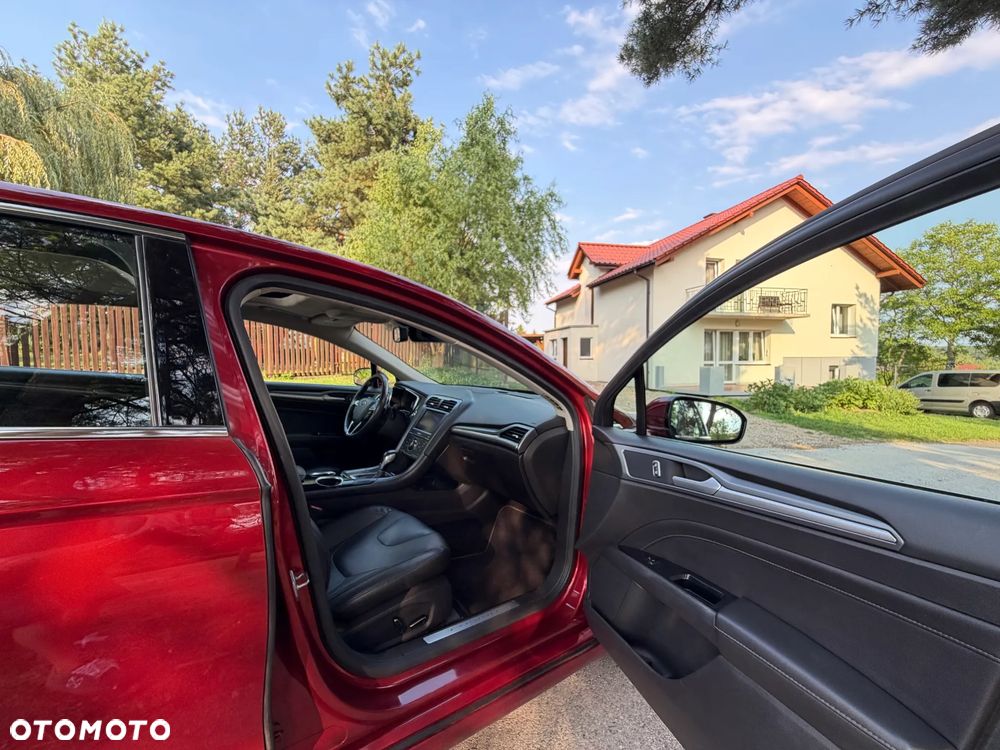 Ford Fusion 2.0 EcoBoost Titanium - 23