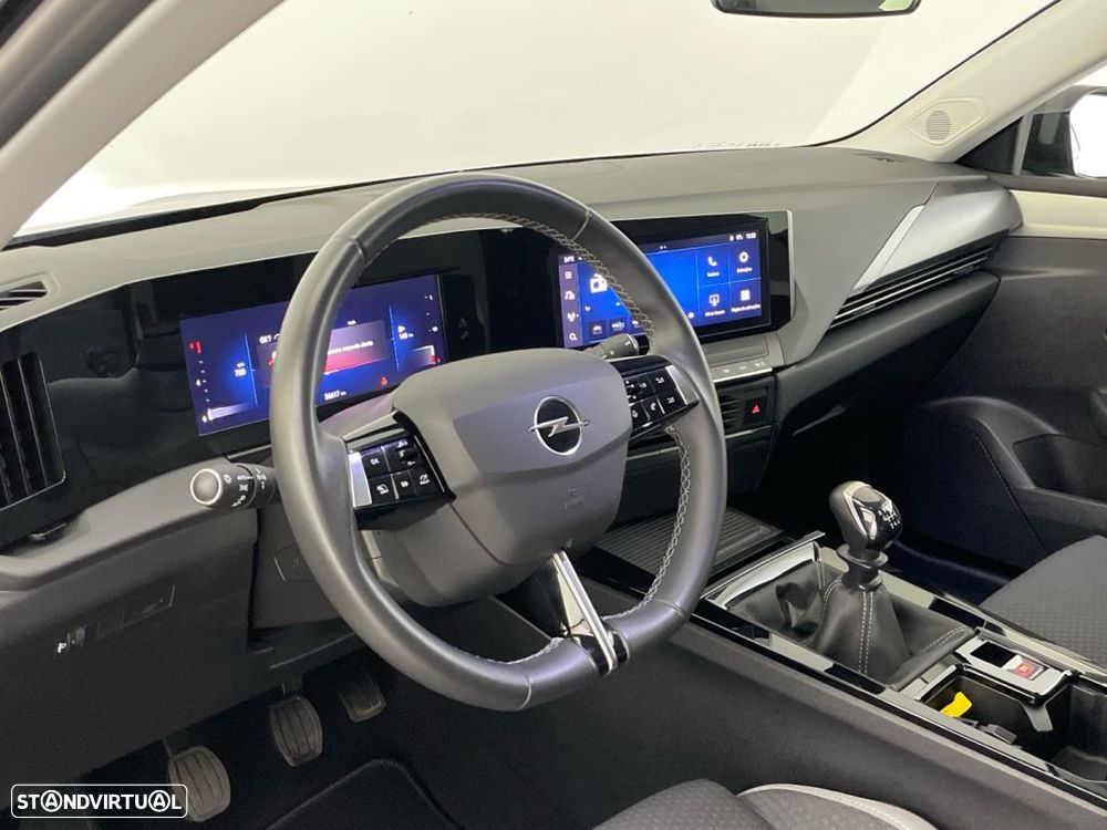Opel Astra 1.2 T Business — fotografia 15