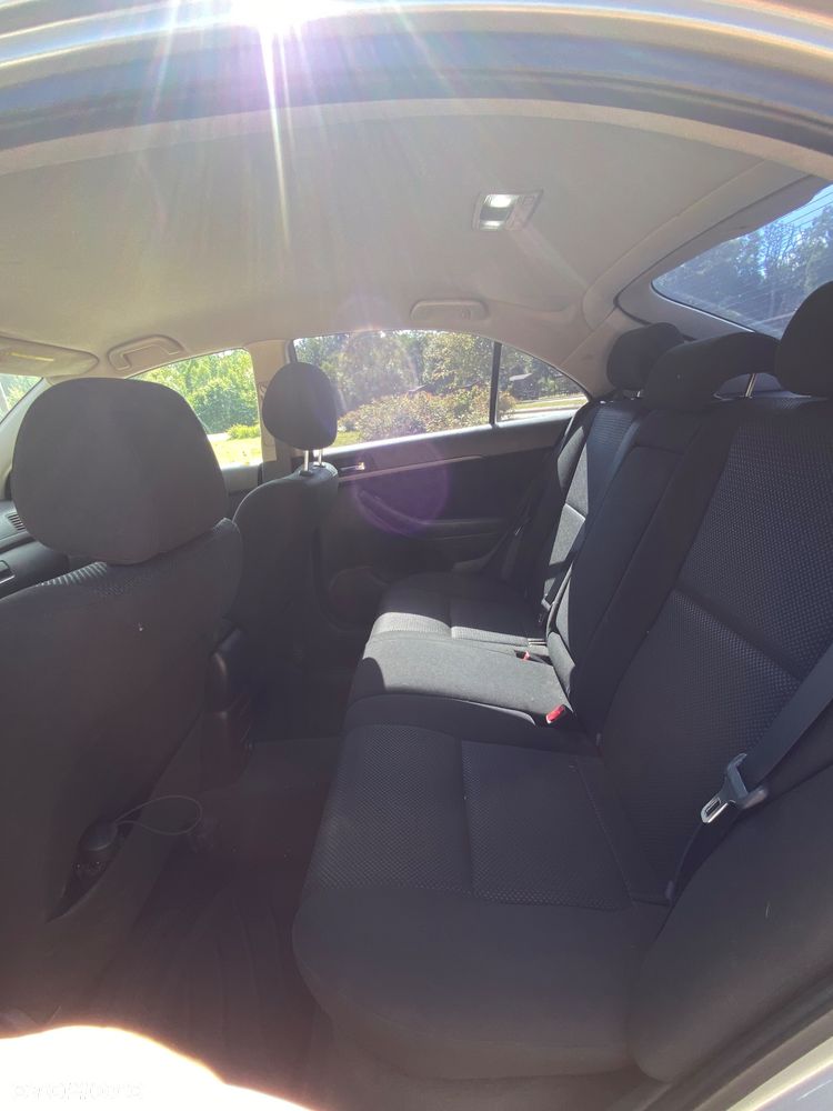 Toyota Avensis 1.8 VVT-i Sol - 10
