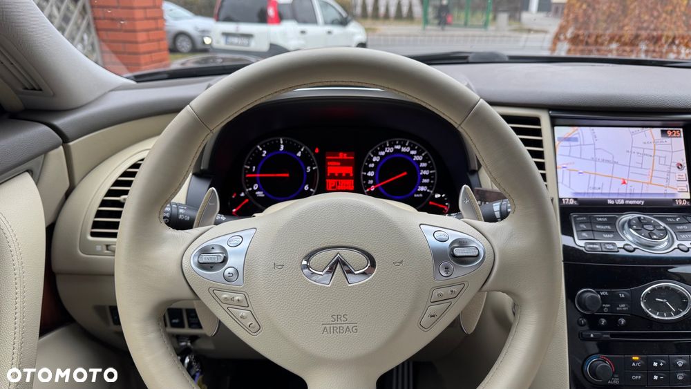 Infiniti FX FX30d S - 12