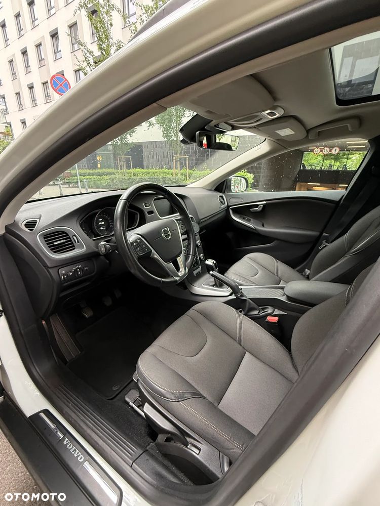 Volvo V40 Cross Country D4 Momentum - 12