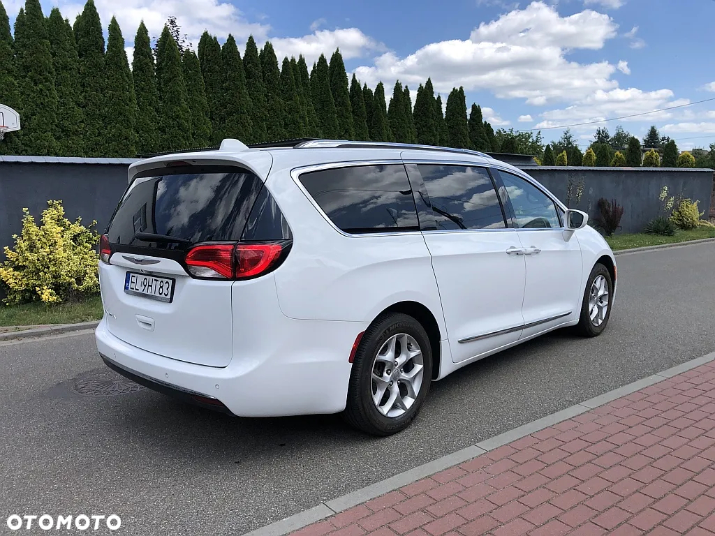Chrysler Pacifica - 3