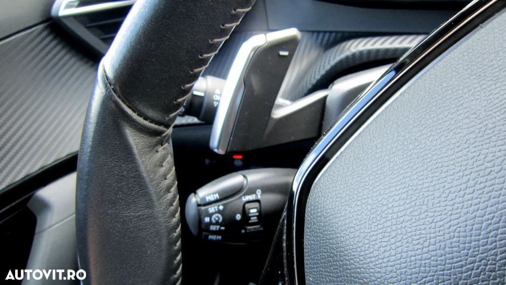 Peugeot 2008 1.5 BlueHDI EAT8 STT Allure Pack - 27