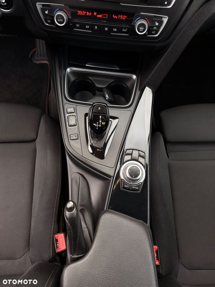 BMW Seria 3 330d xDrive Sport Line EU6 - 20
