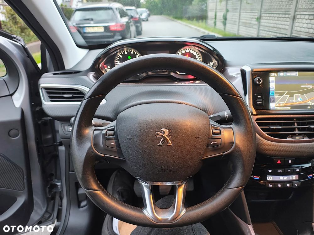 Peugeot 2008 1.2 Pure Tech Style - 10
