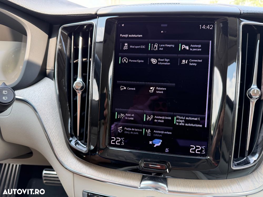 VOLVO XC60 2021 — imagine 10