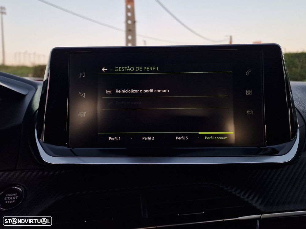 Peugeot 2008 1.2 PureTech Allure - 33