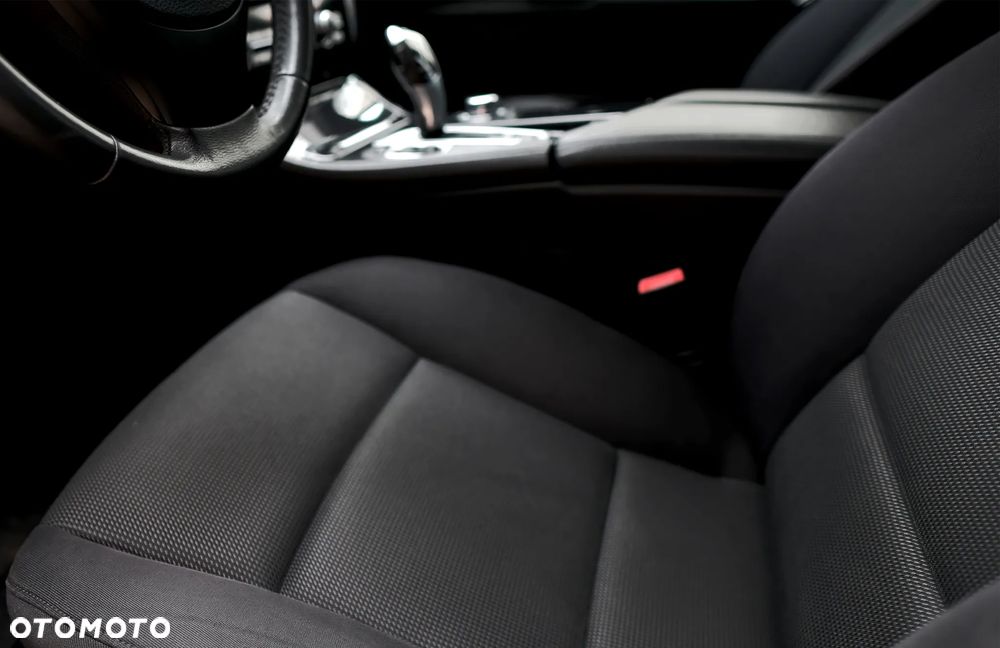 BMW Seria 5 520d - 23