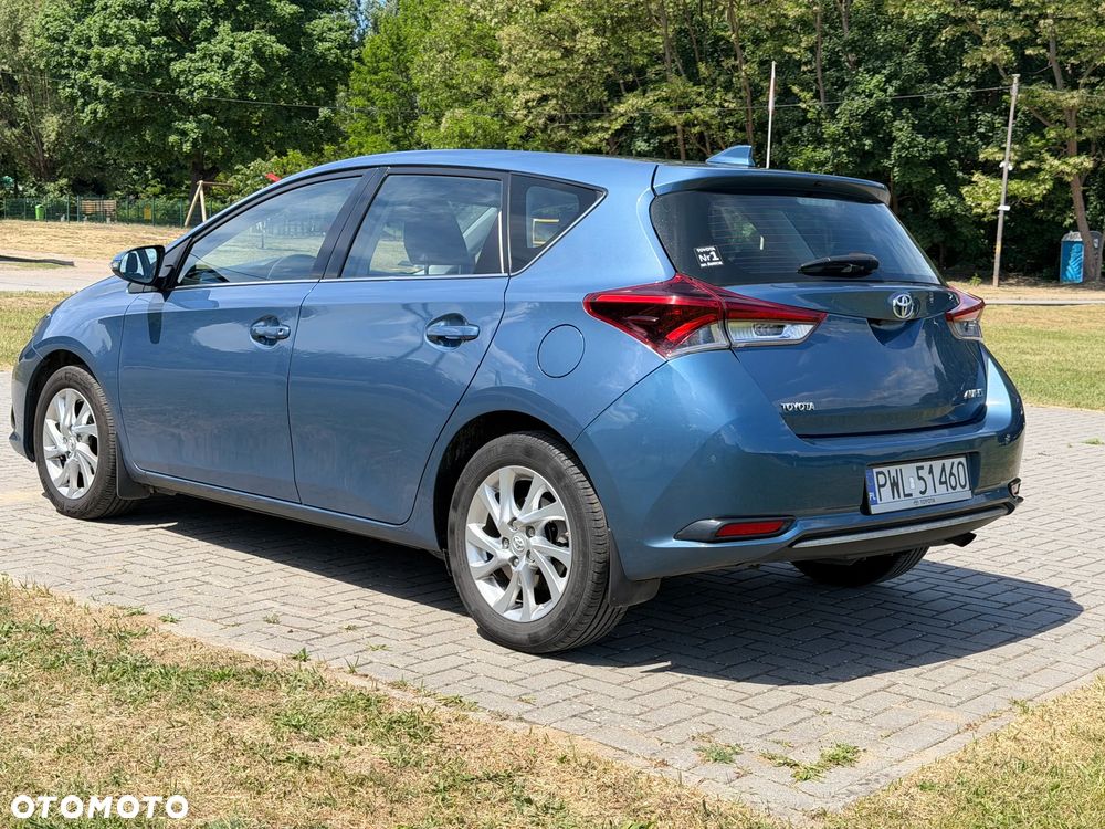Toyota Auris 1.6 Premium Comfort - 2