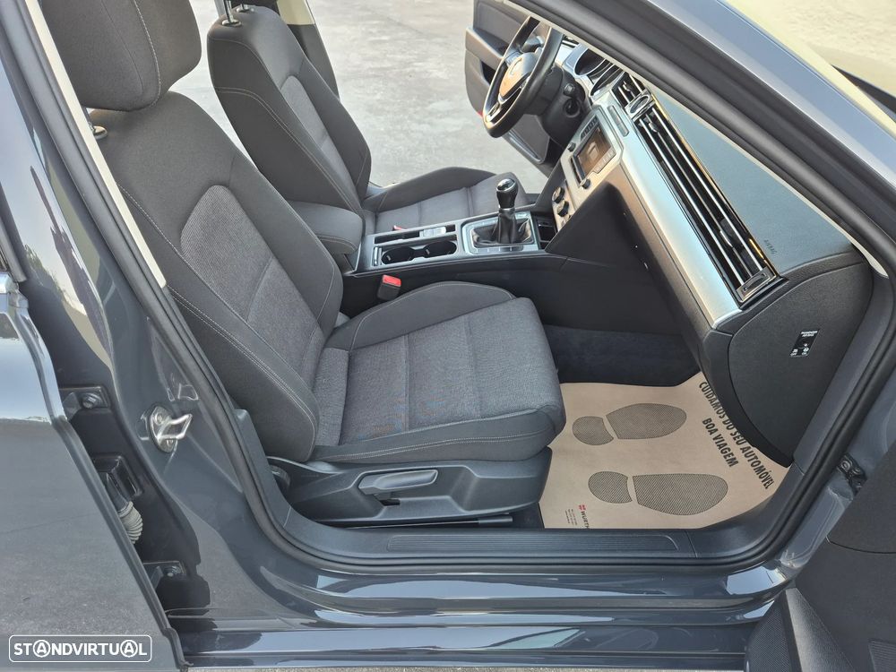 VW Passat Variant 2.0 TDI Confortline - 41