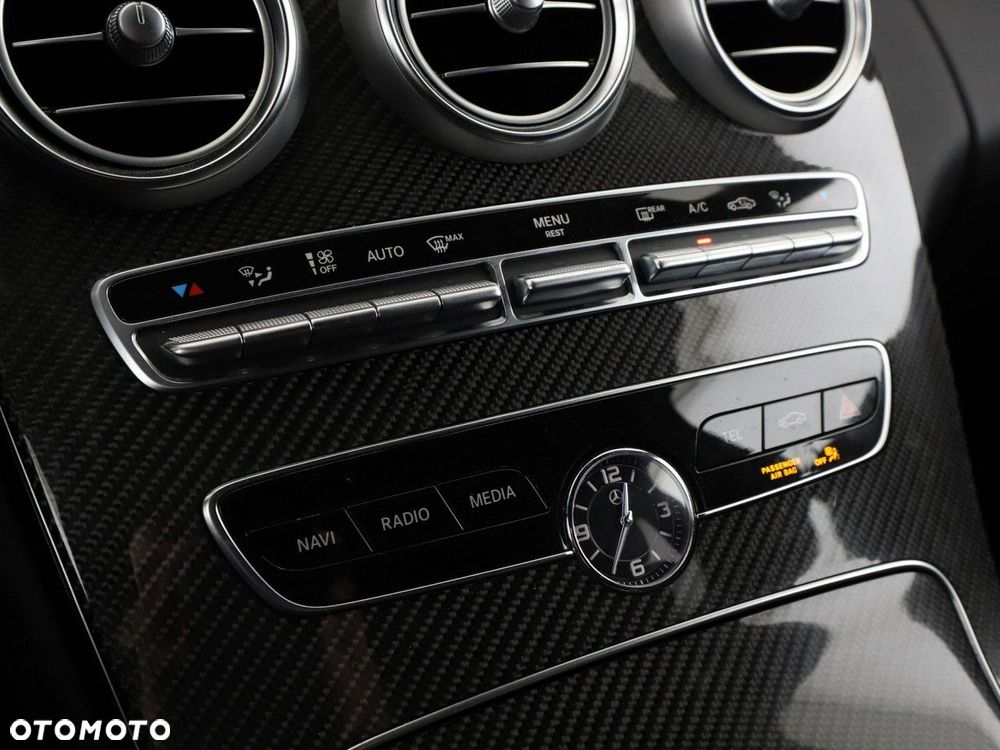 Mercedes-Benz Klasa C 300 4Matic 9G-TRONIC Night Edition - 32