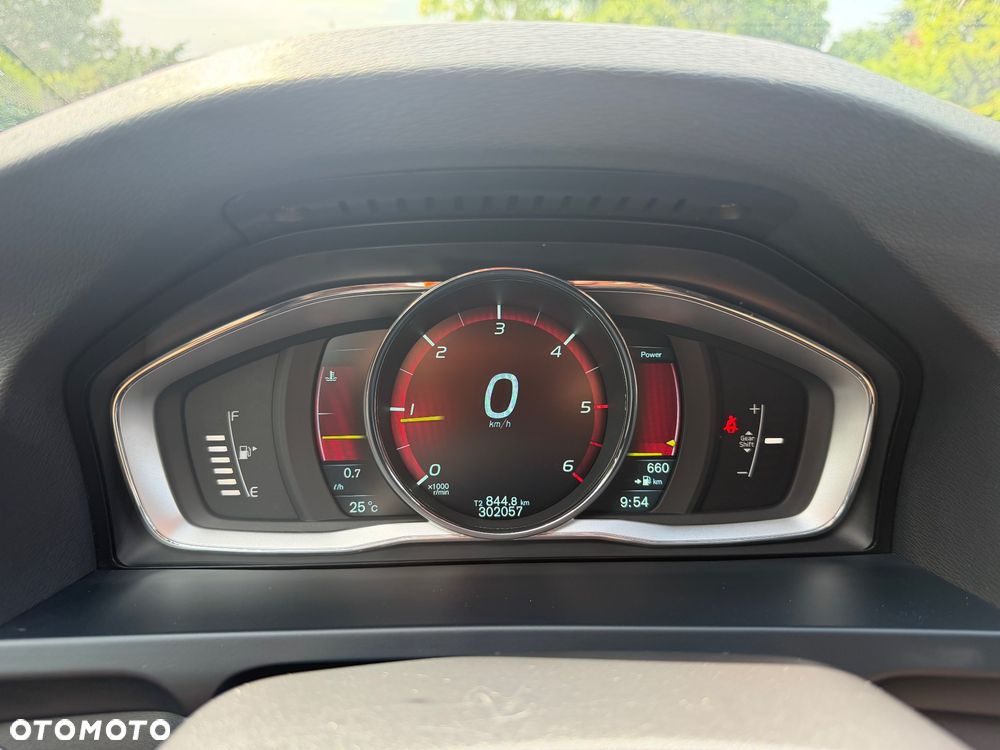 Volvo V60 D2 R-Design Momentum - 33