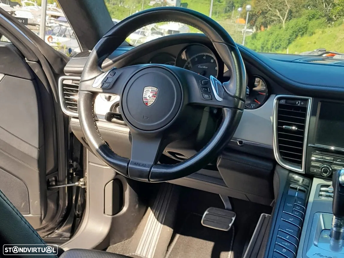Porsche Panamera Turbo PDK - 12