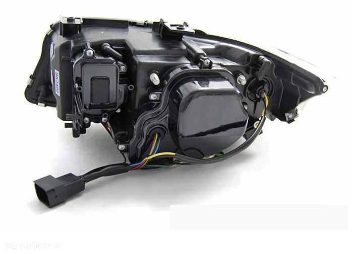 Lampy Reflektory BMW E90/E91 05-08 LED 3D - 3