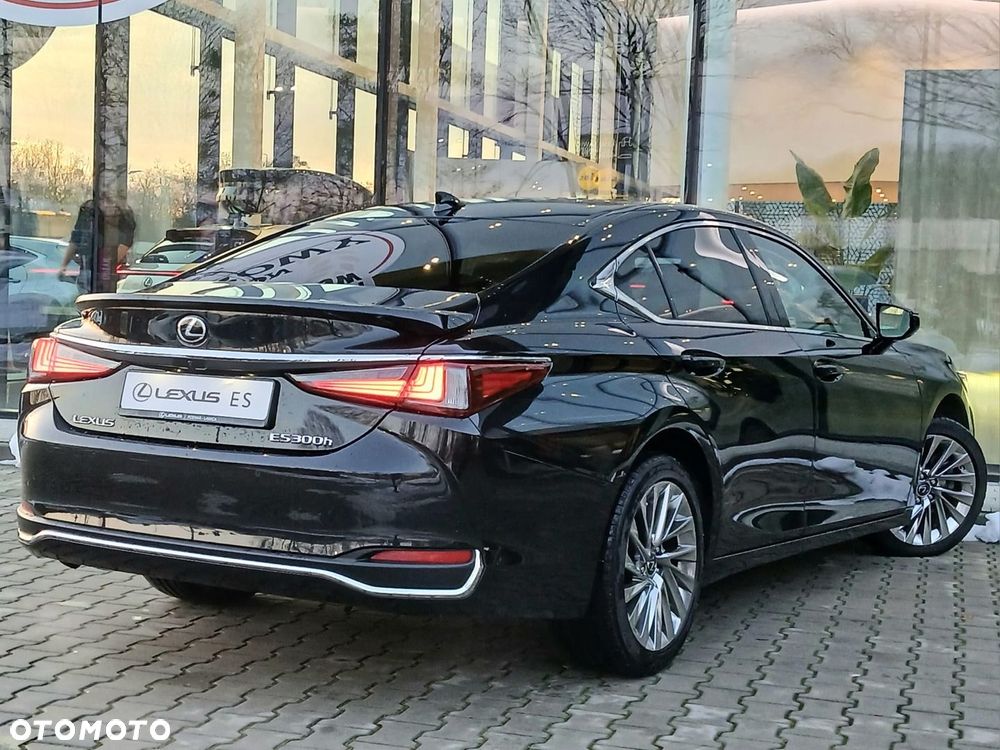 Lexus ES 300h Business Edition - 12
