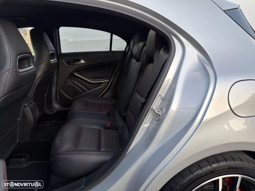 Mercedes-Benz A 220 d 7G-DCT AMG Line - 16