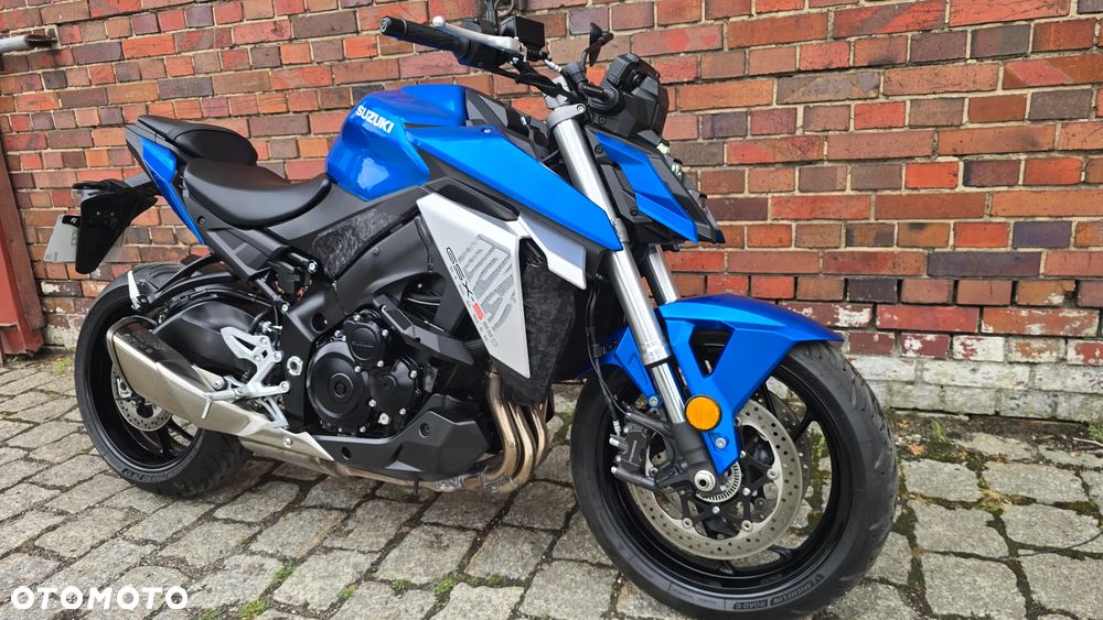 Suzuki GSX - 26