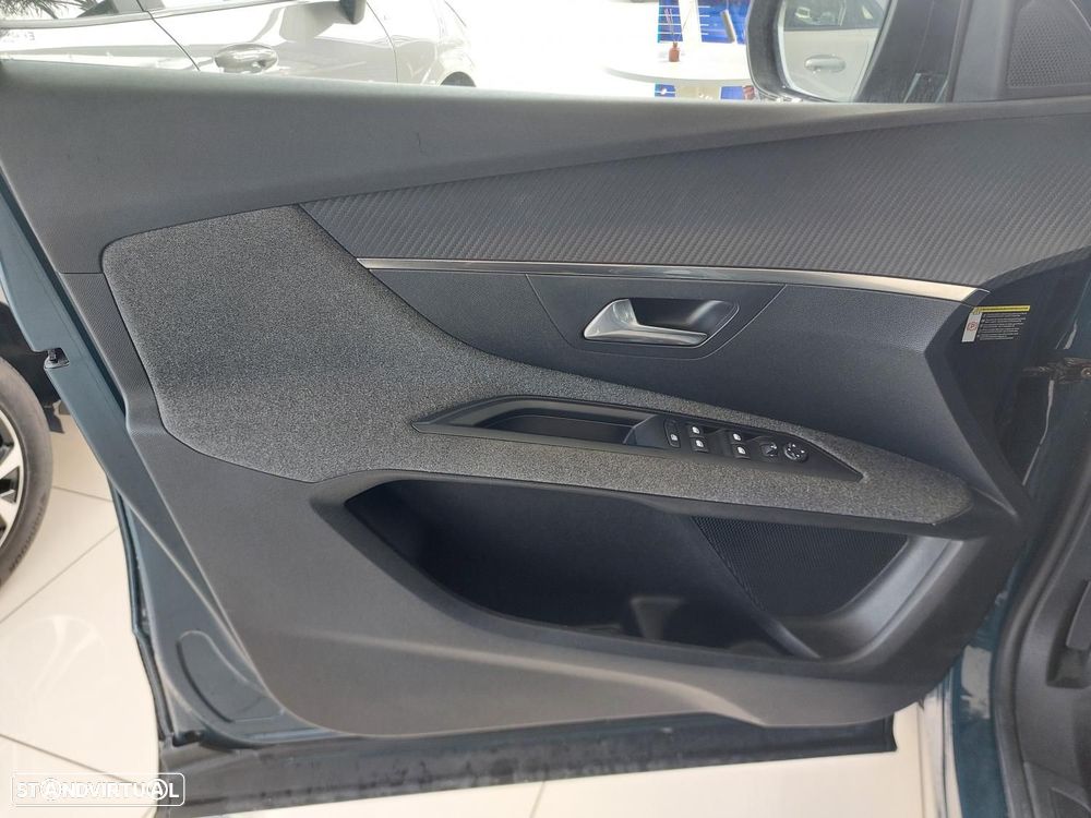 Peugeot 3008 1.5 BlueHDi Active Pack — fotografia 18