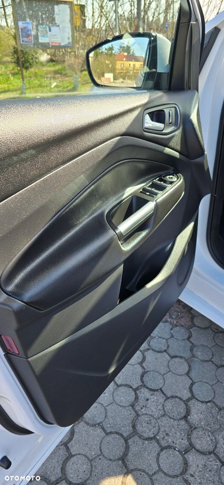 Ford Kuga 2.0 TDCi 2x4 ST-Line - 19