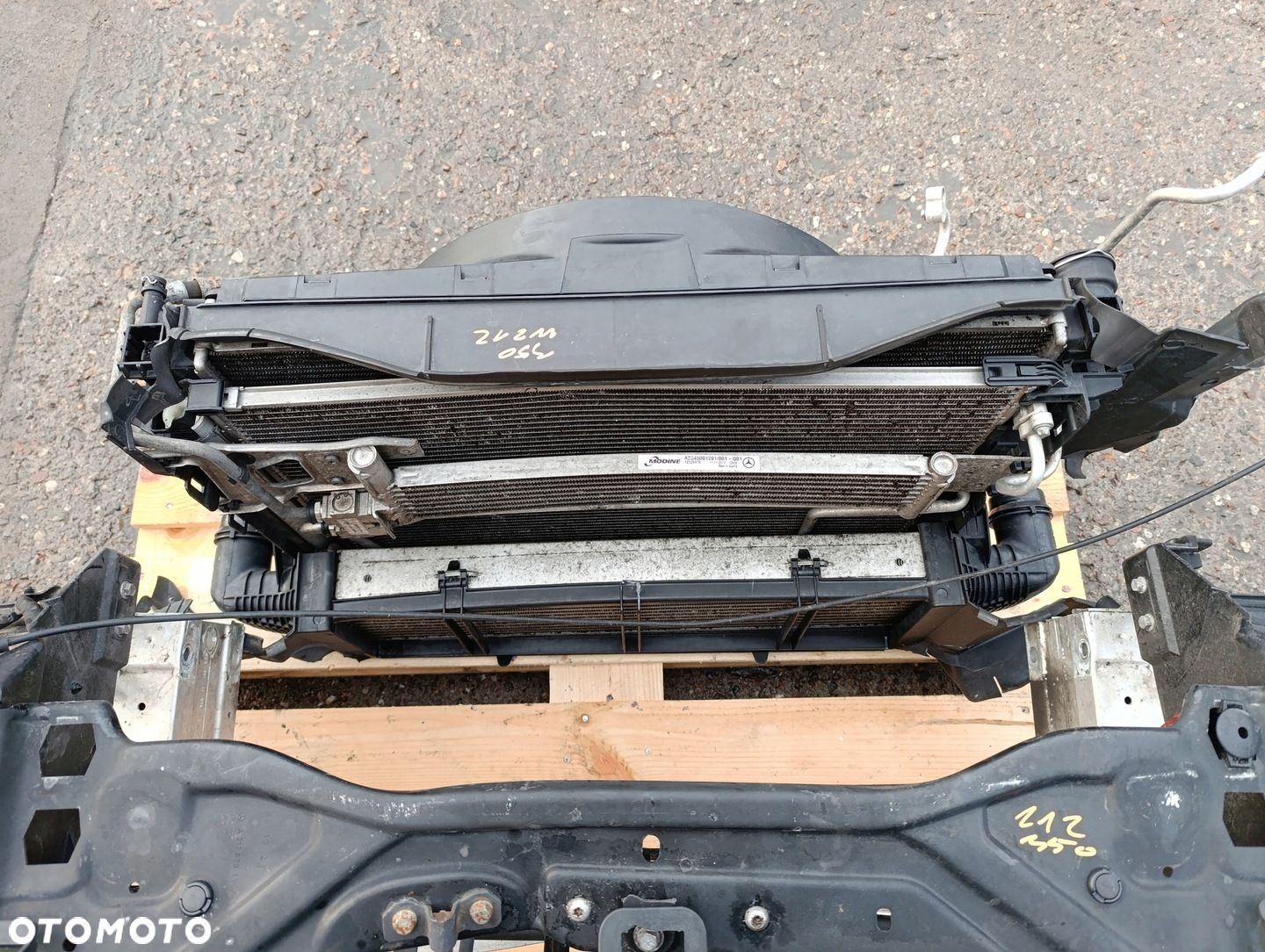 MERCEDES W212 LIFT PAS PRZEDNI CHŁODNICE 350 CDI - 4