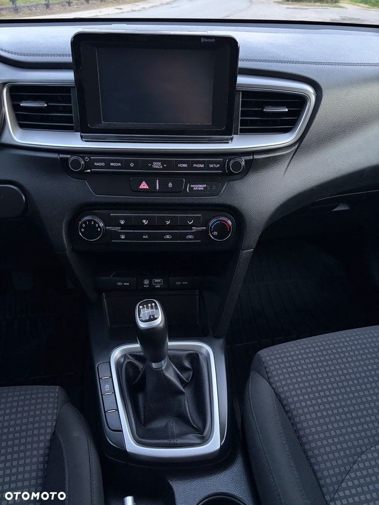 Kia Ceed 1.4 L Business Line - 32