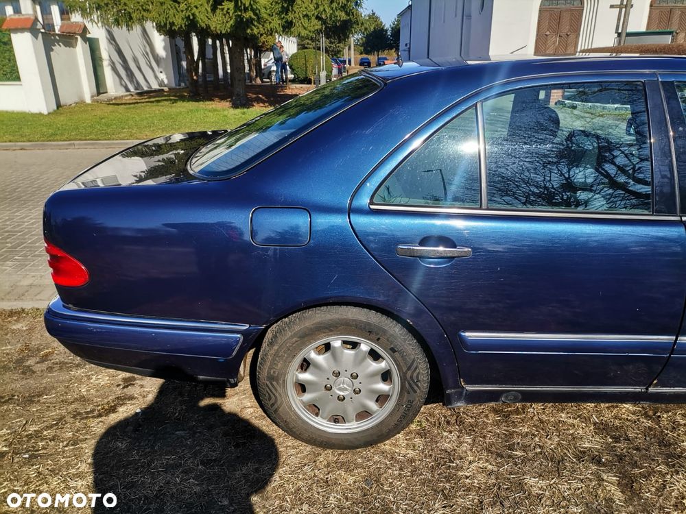 Mercedes-Benz Klasa E 290 TD Elegance - 2