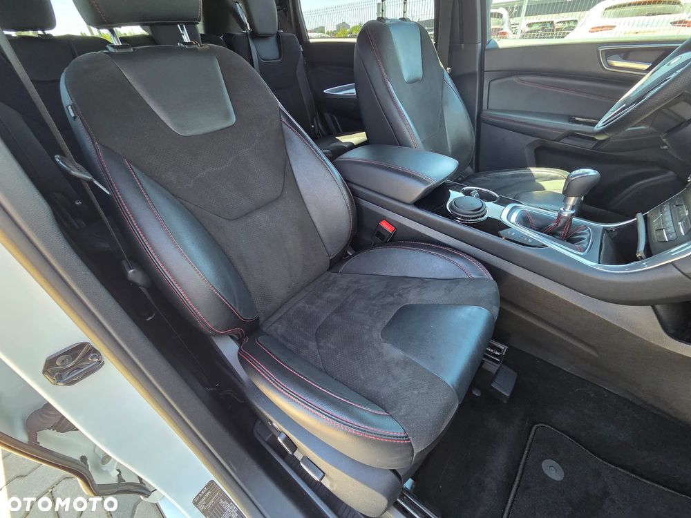 Ford S-Max - 34