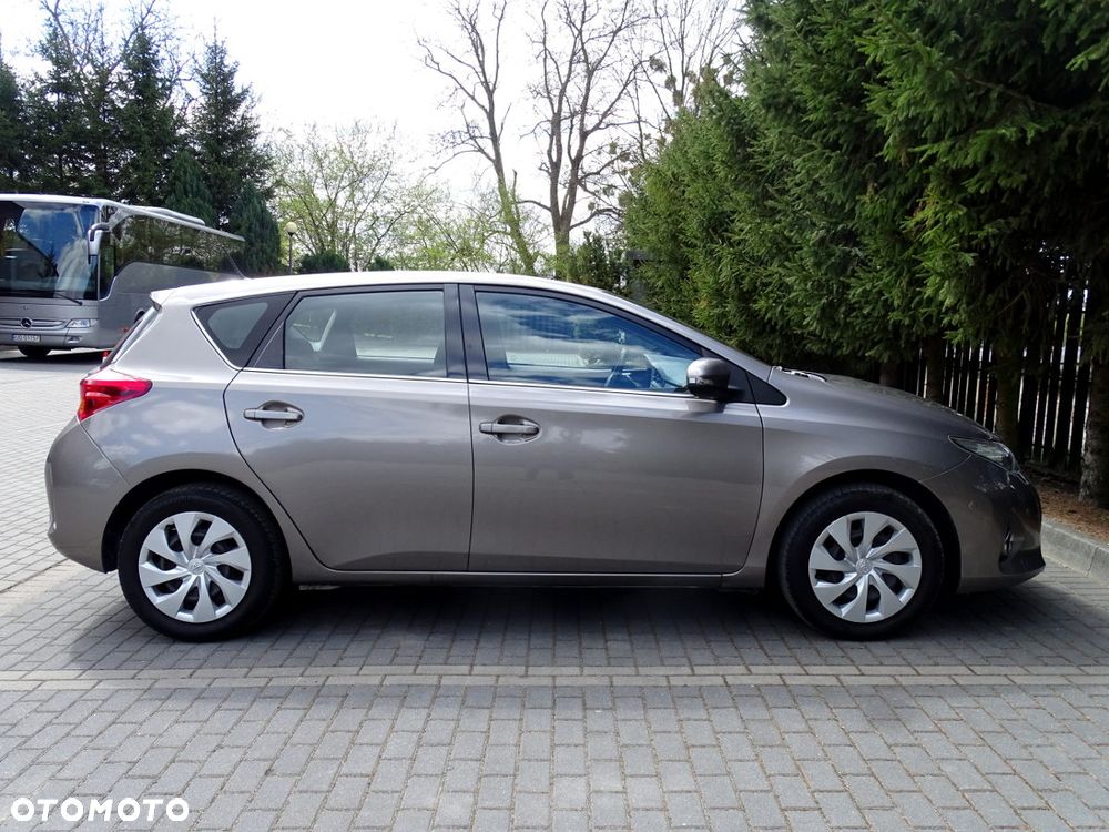 Toyota Auris 1.6 Executive - 4