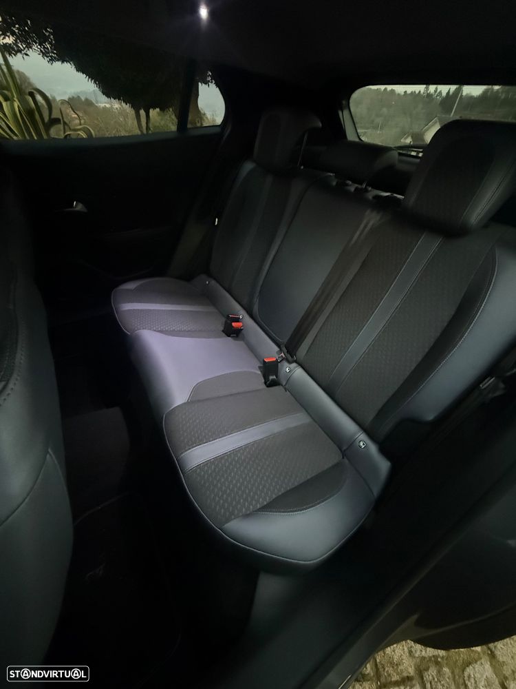 Peugeot 2008 1.2 PureTech Allure - 9