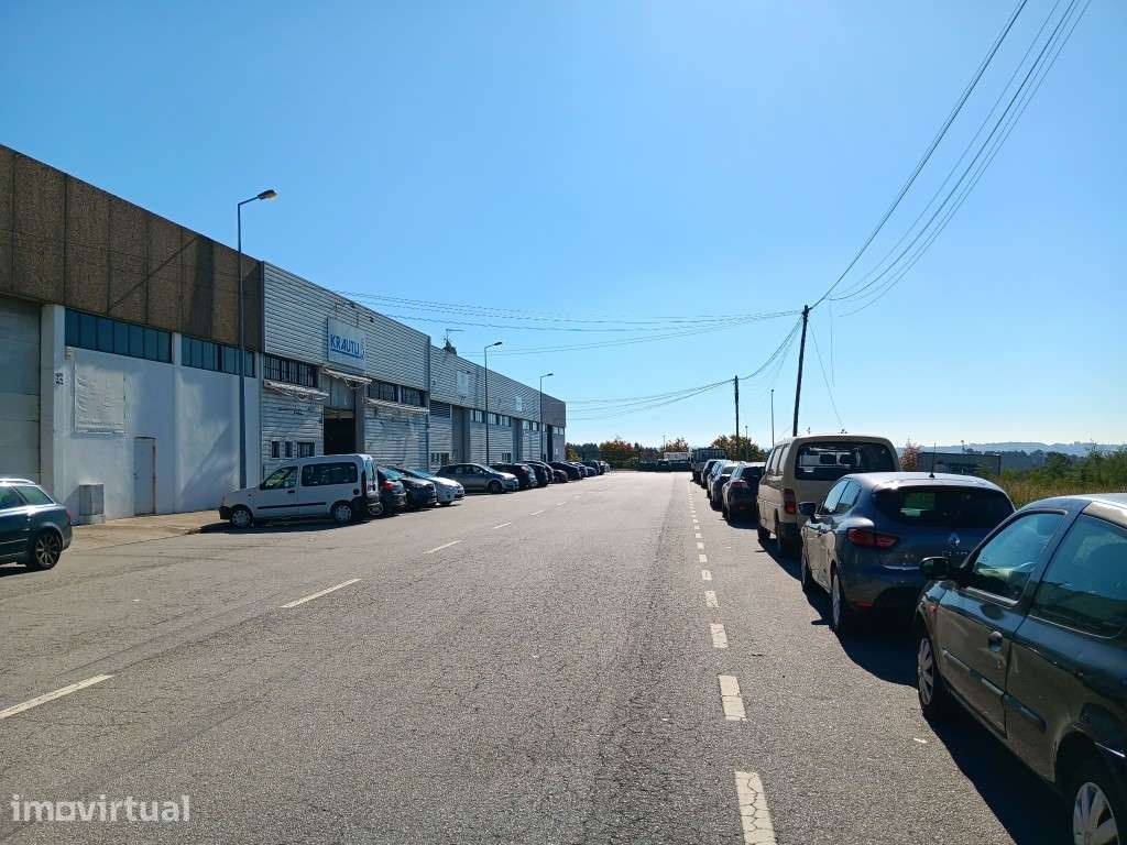 Armazém industrial com 1.735 m² para venda - Zona Industrial da Maia I - Grande imagem: 2/3