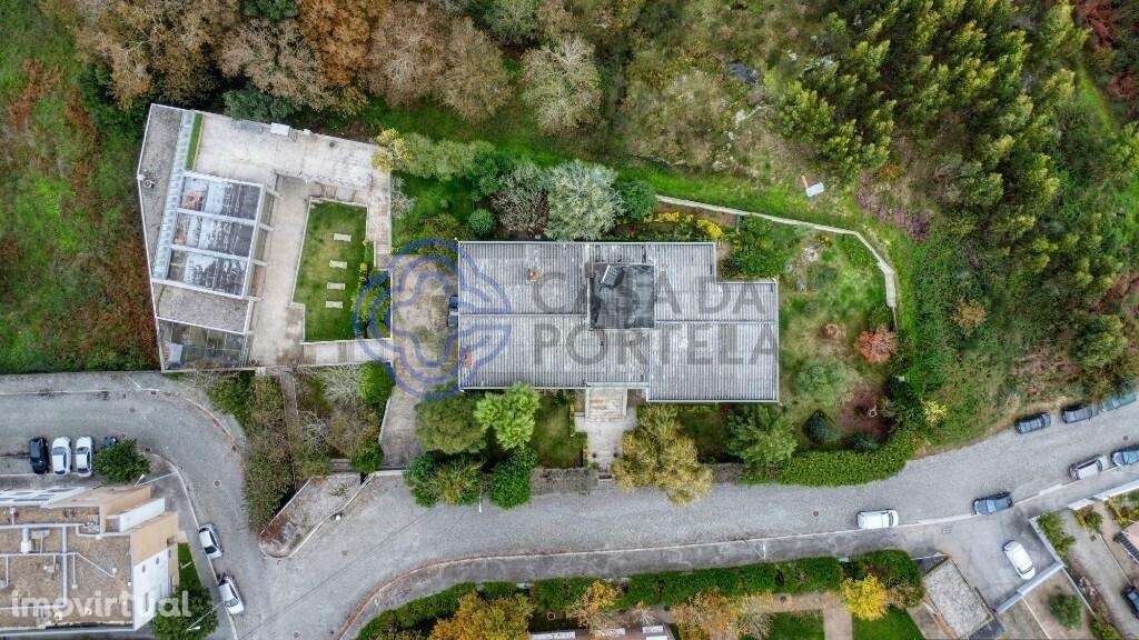 Moradia T4 de arquitetura moderna, linhas simples e contemporâneas - Grande imagem: 5/60