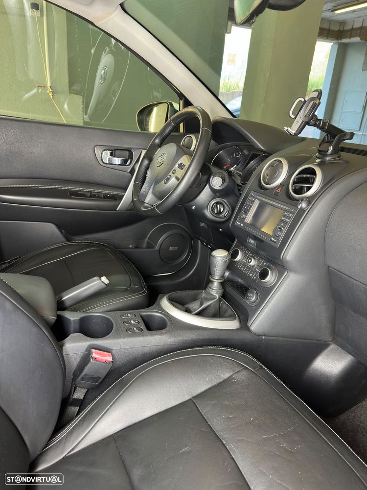 Nissan Qashqai 1.6 dCi Tekna Premium 18 - 19