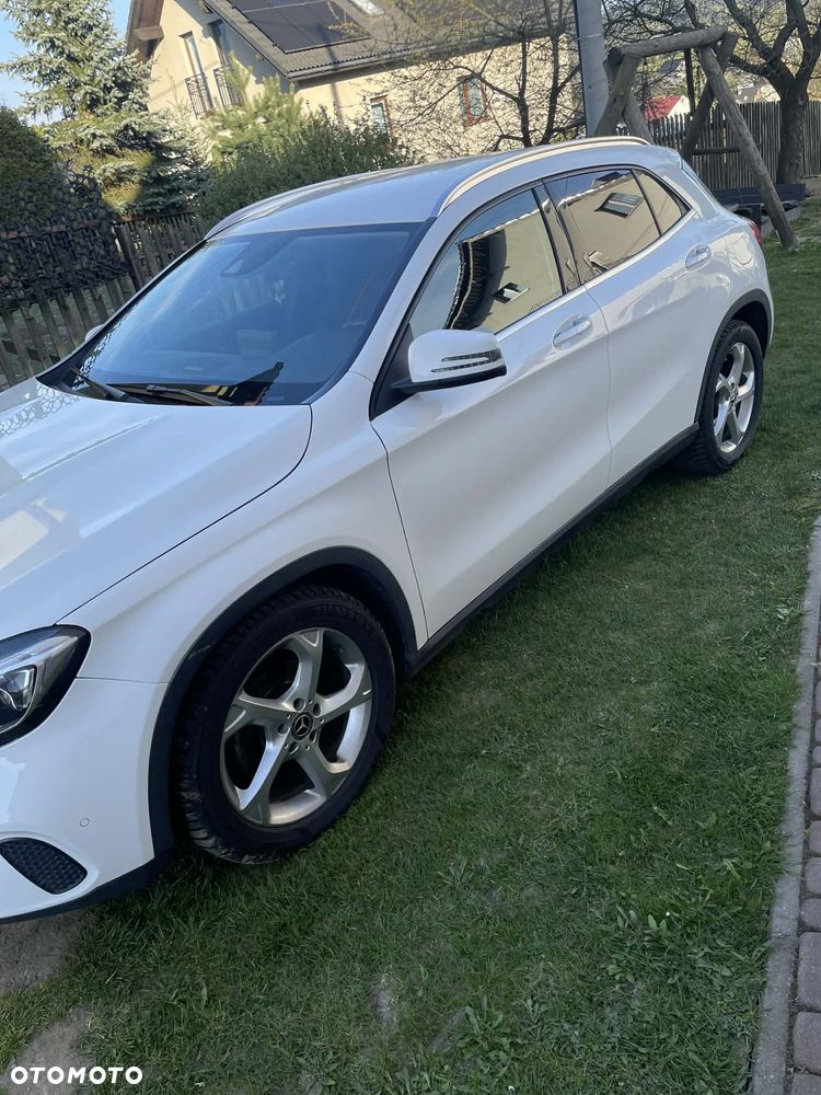 Mercedes-Benz GLA 200 d 4Matic 7G-DCT UrbanStyle Edition - 4