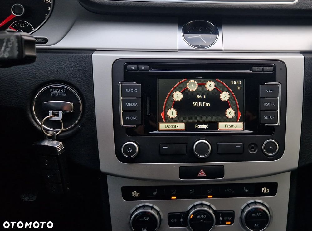 Volkswagen Passat 1.6 TDI Comfortline - 21