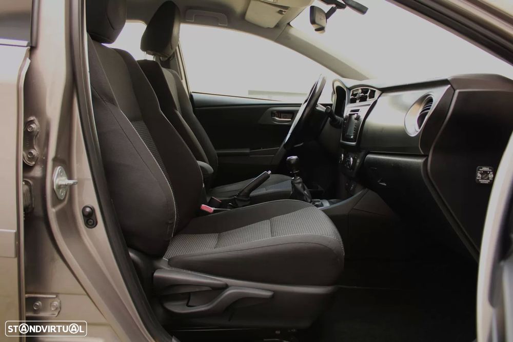 Toyota Auris 1.4 D-4D Exclusive+Navi - 31