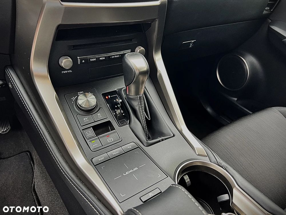 Lexus NX 300h Business Edition AWD - 33