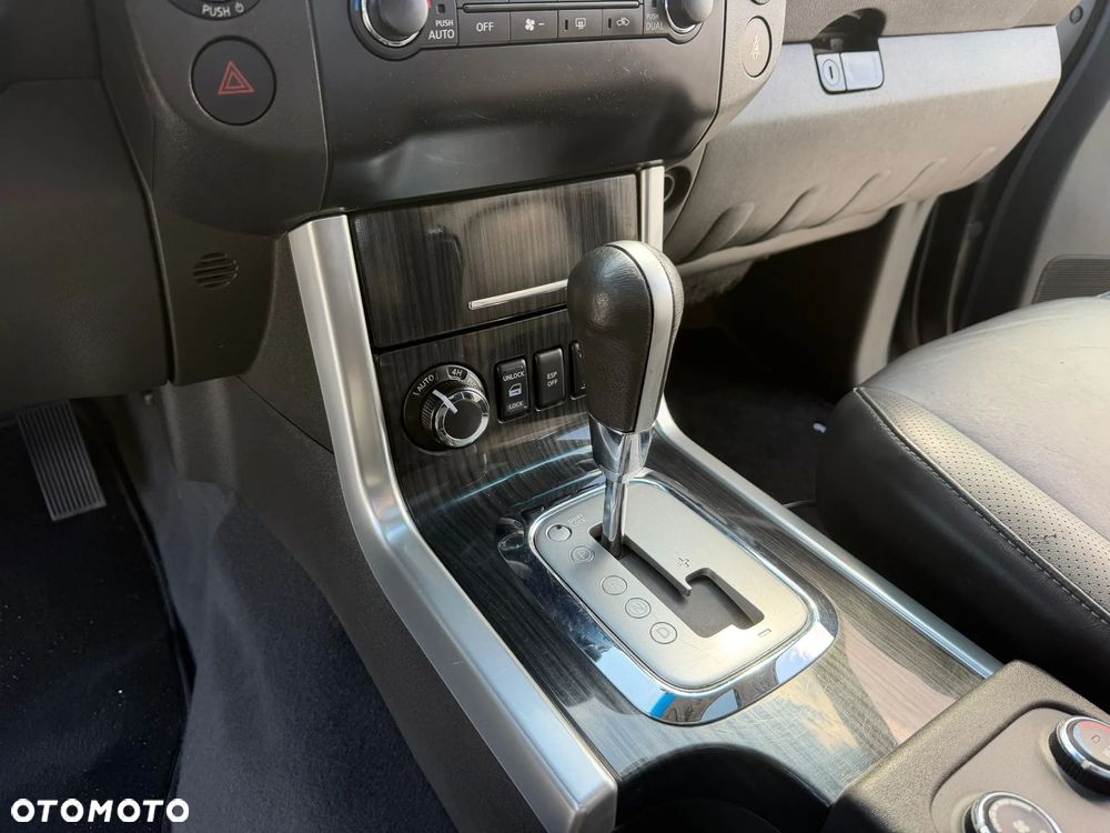 Nissan Pathfinder 2.5 D LE EU5 - 18