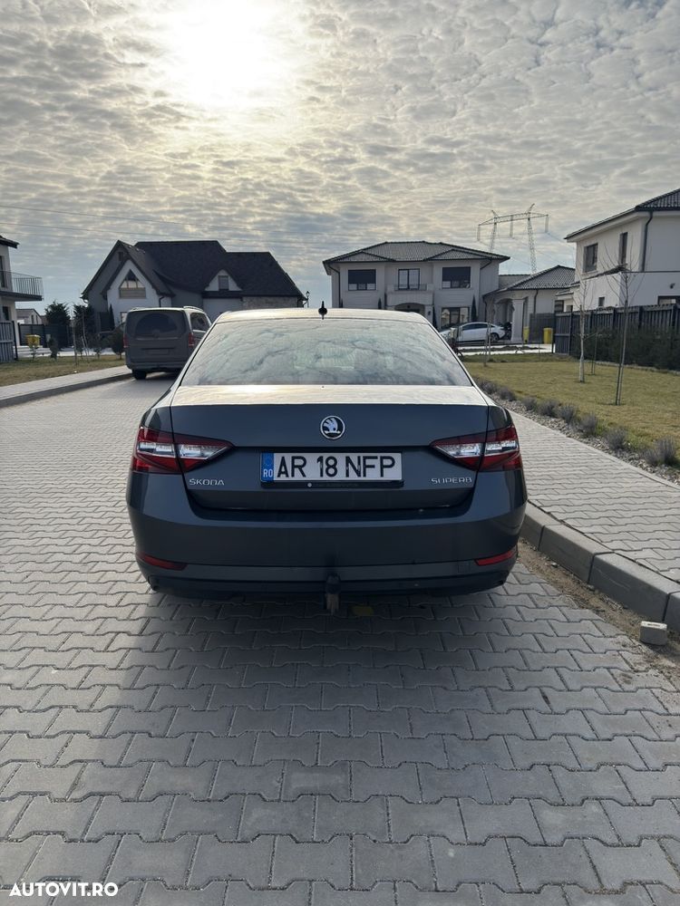 Skoda Superb 2.0 TDI DSG Style - 4