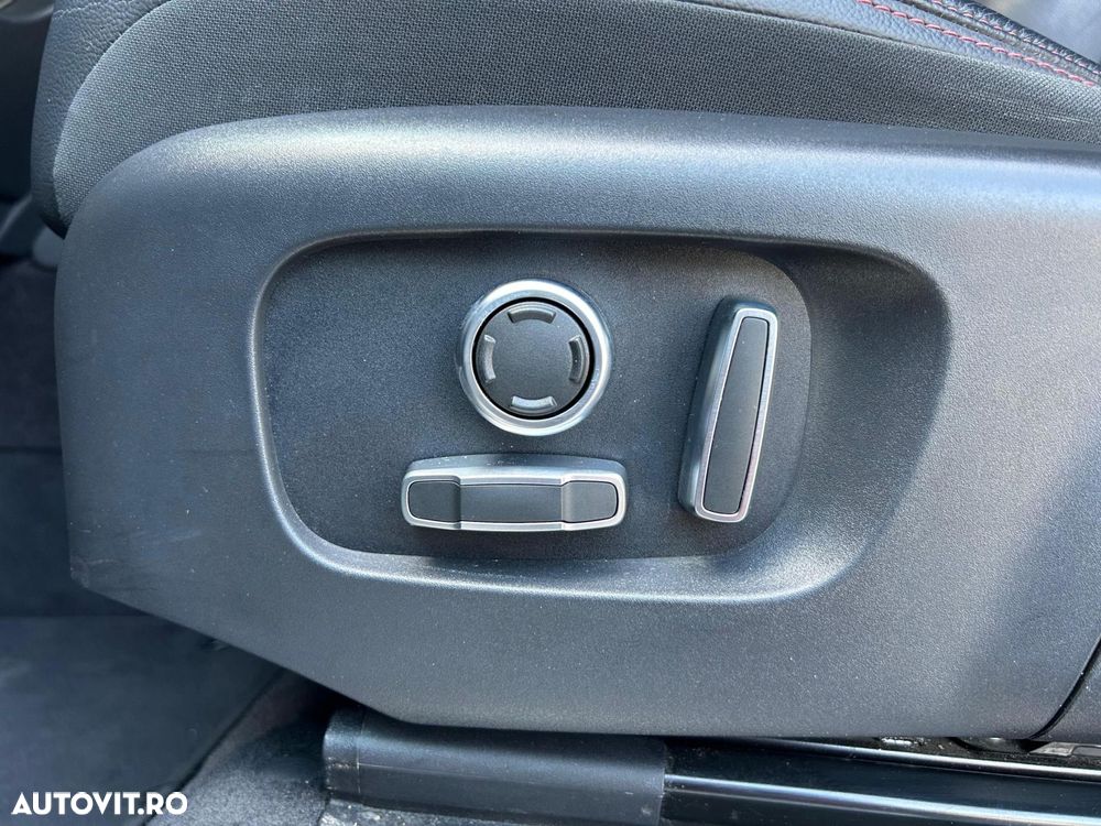 Land Rover Discovery Sport 2.0 D165 MHEV Dynamic SE - 15