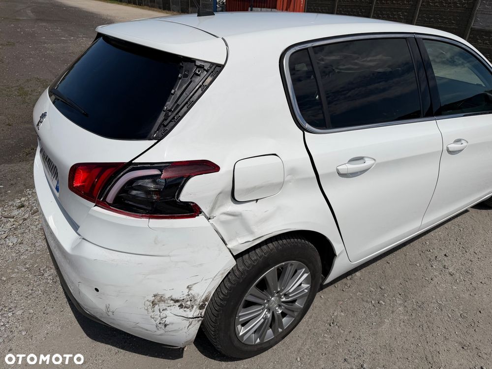 Peugeot 308 - 8