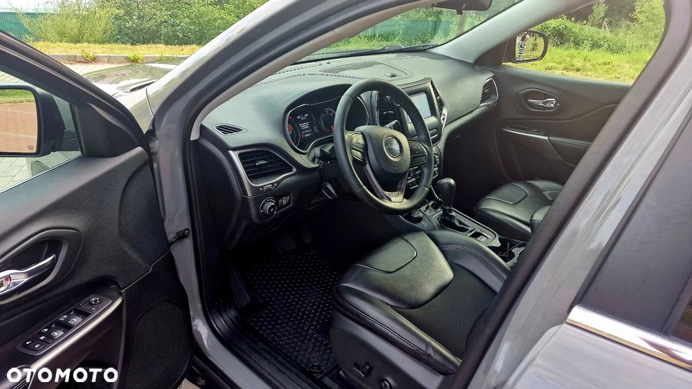 Jeep Cherokee - 15
