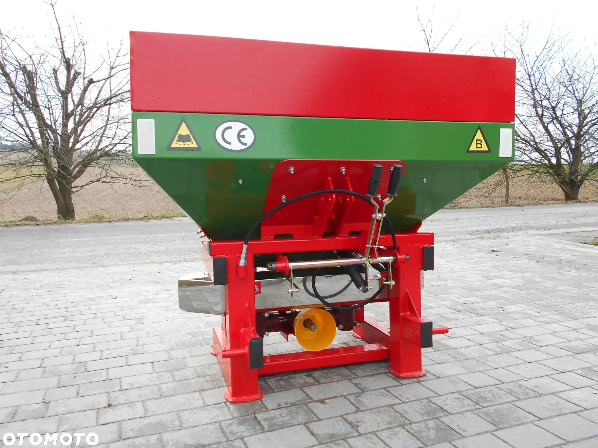 SIEWKA/ Siewnik/ ROZSIEWACZ Nawozów Hydraulika W Standardzie 600L, 800L, 1000L Szerokość Wysiewu 6-24mi 1200L. - 12