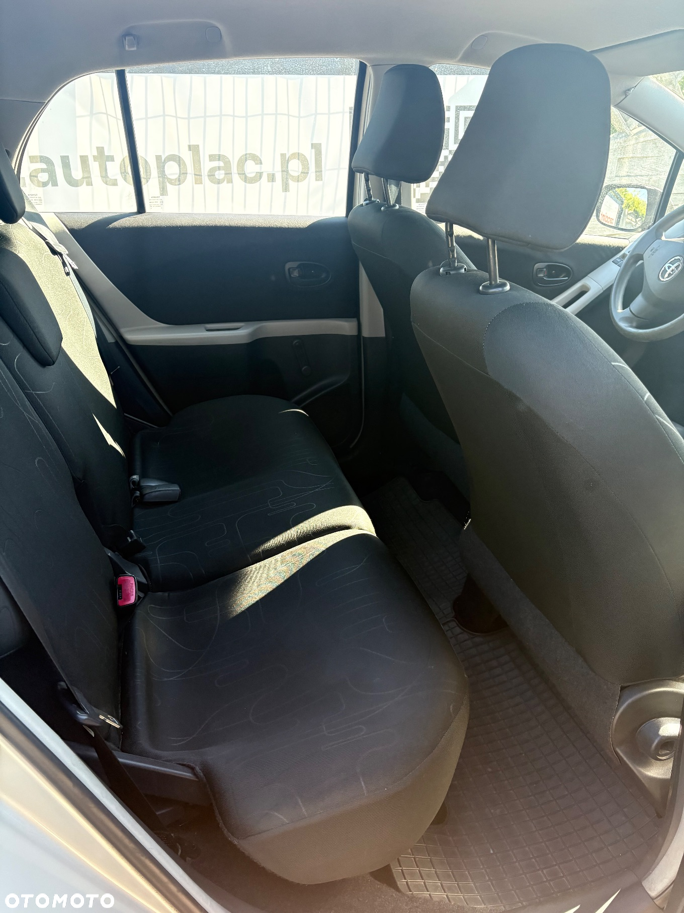 Toyota Yaris - 10